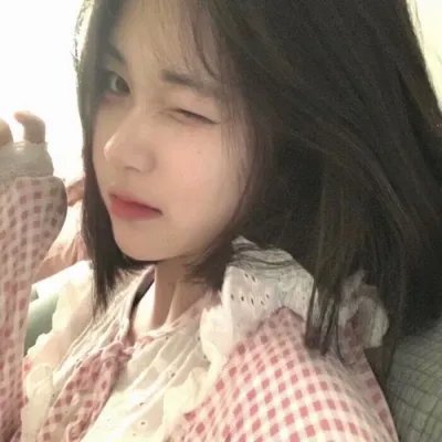腰间持枪